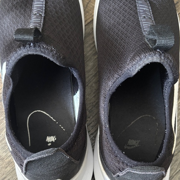 Nike Viale  Black and White Slip-On Sneakers Womens Size 11 - Picture 7 of 9